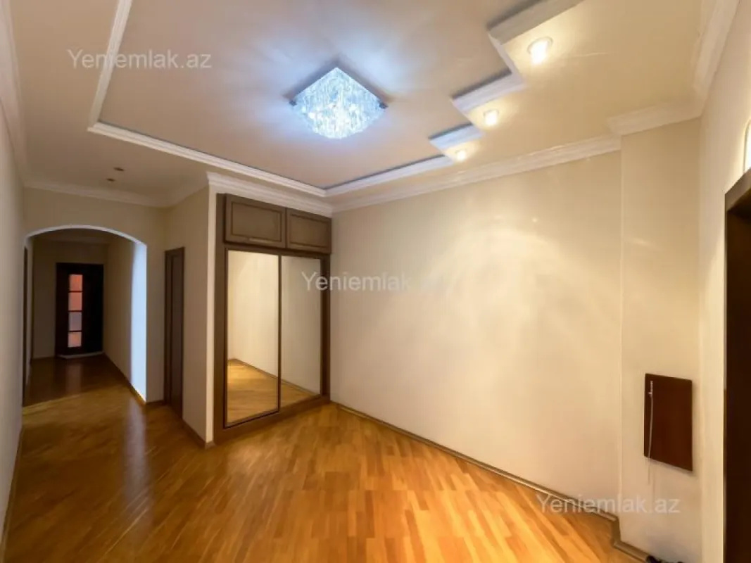 Satılır 3 otaqlı yeni tikili 140 m²