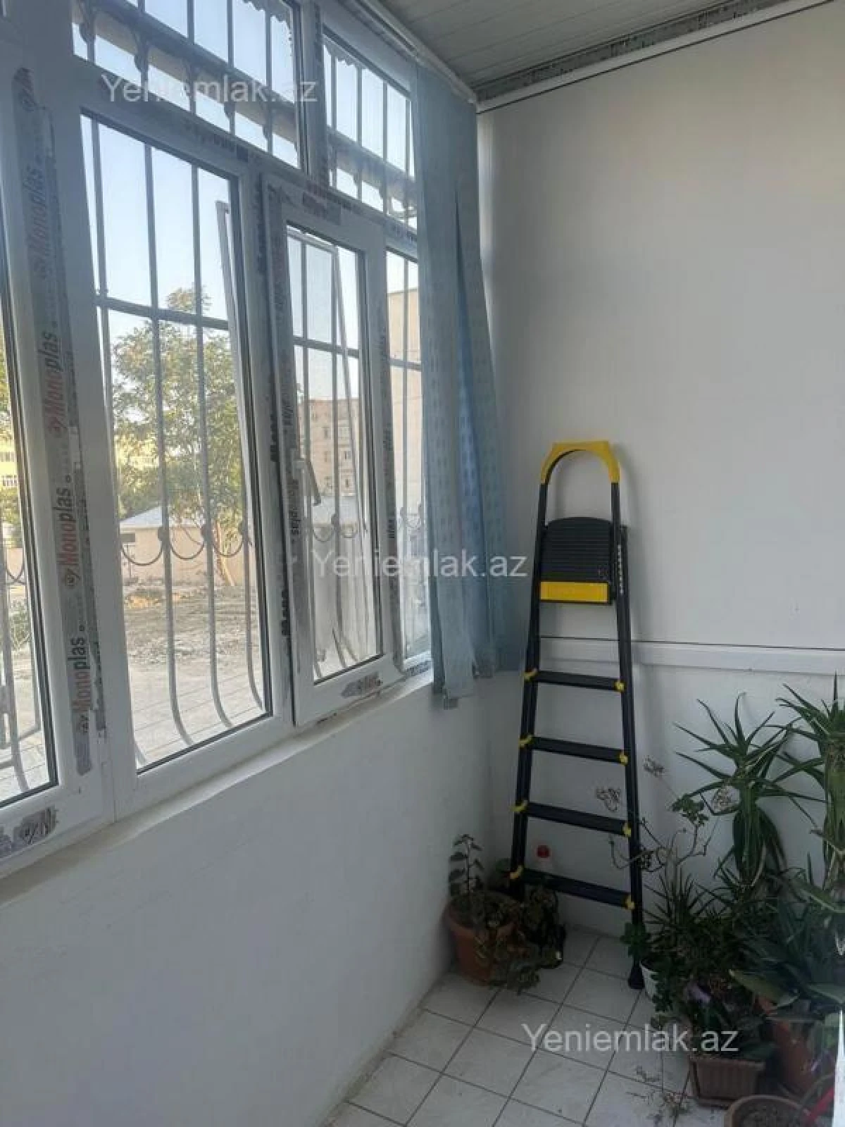 Satılır 2 otaqlı köhnə tikili 65 m²