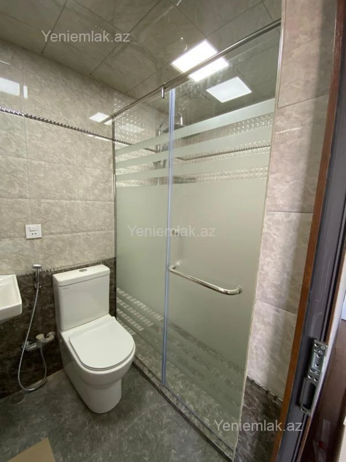 Satılır 5 otaqlı obyekt 500 m²