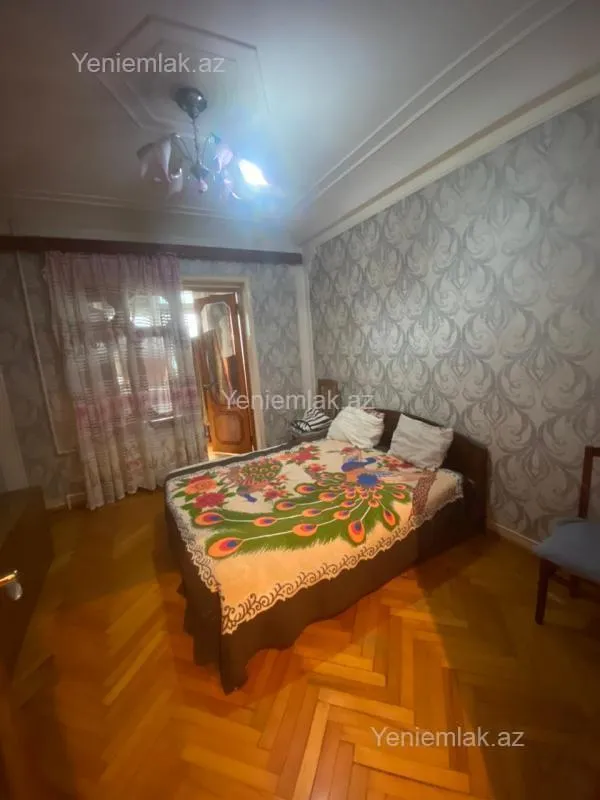 Satılır 2 otaqlı köhnə tikili 55 m²
