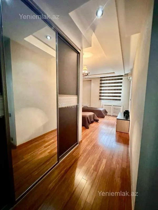 Satılır 4 otaqlı yeni tikili 185 m²