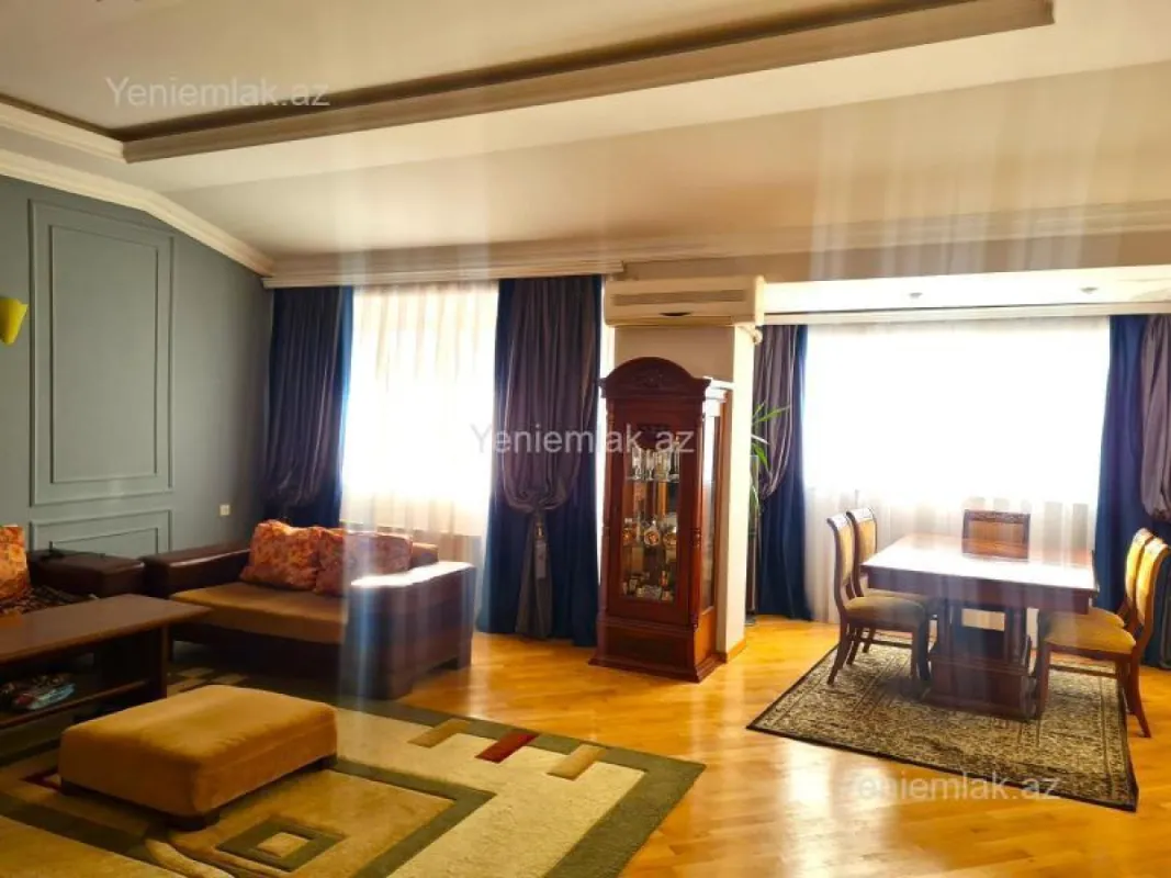 Satılır 4 otaqlı yeni tikili 240 m²