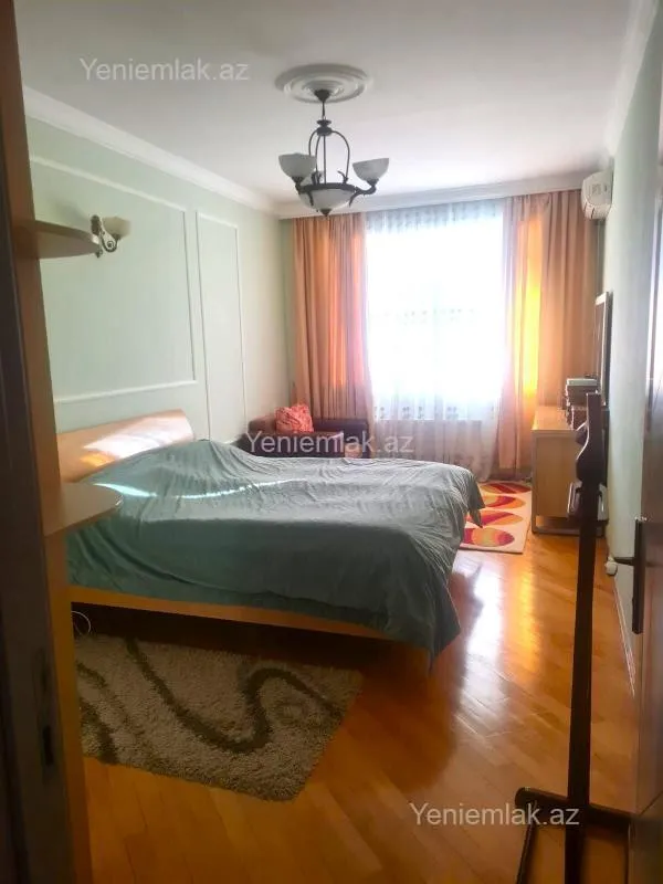 Satılır 4 otaqlı yeni tikili 240 m²