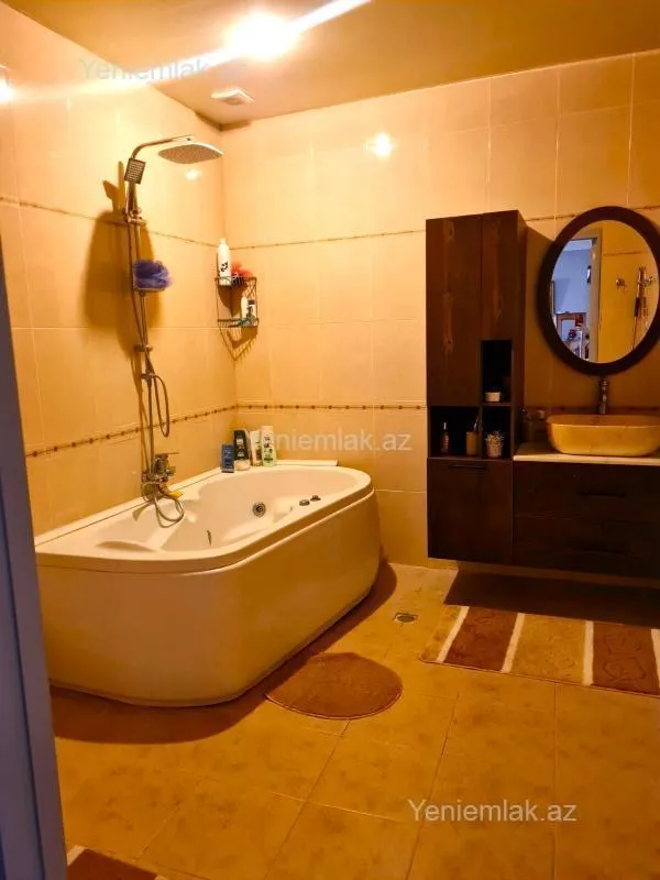 Satılır 4 otaqlı yeni tikili 240 m²