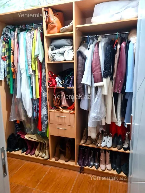 Satılır 4 otaqlı yeni tikili 240 m²