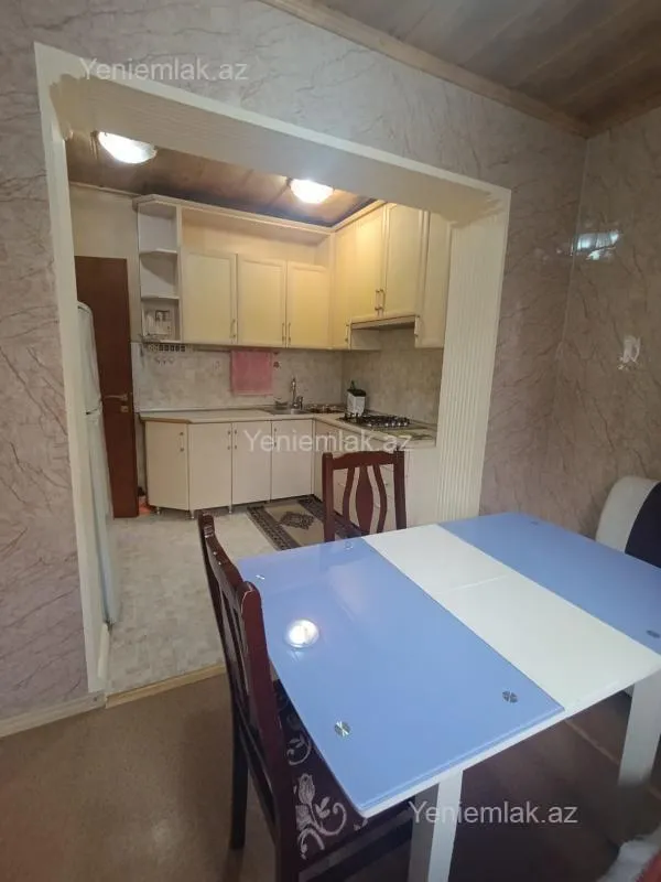 Satılır 2 otaqlı köhnə tikili 55 m²