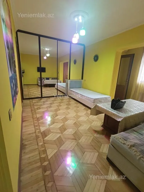 Satılır 2 otaqlı köhnə tikili 55 m²