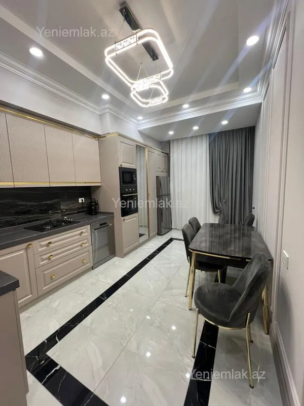 Satılır 3 otaqlı yeni tikili 135 m²