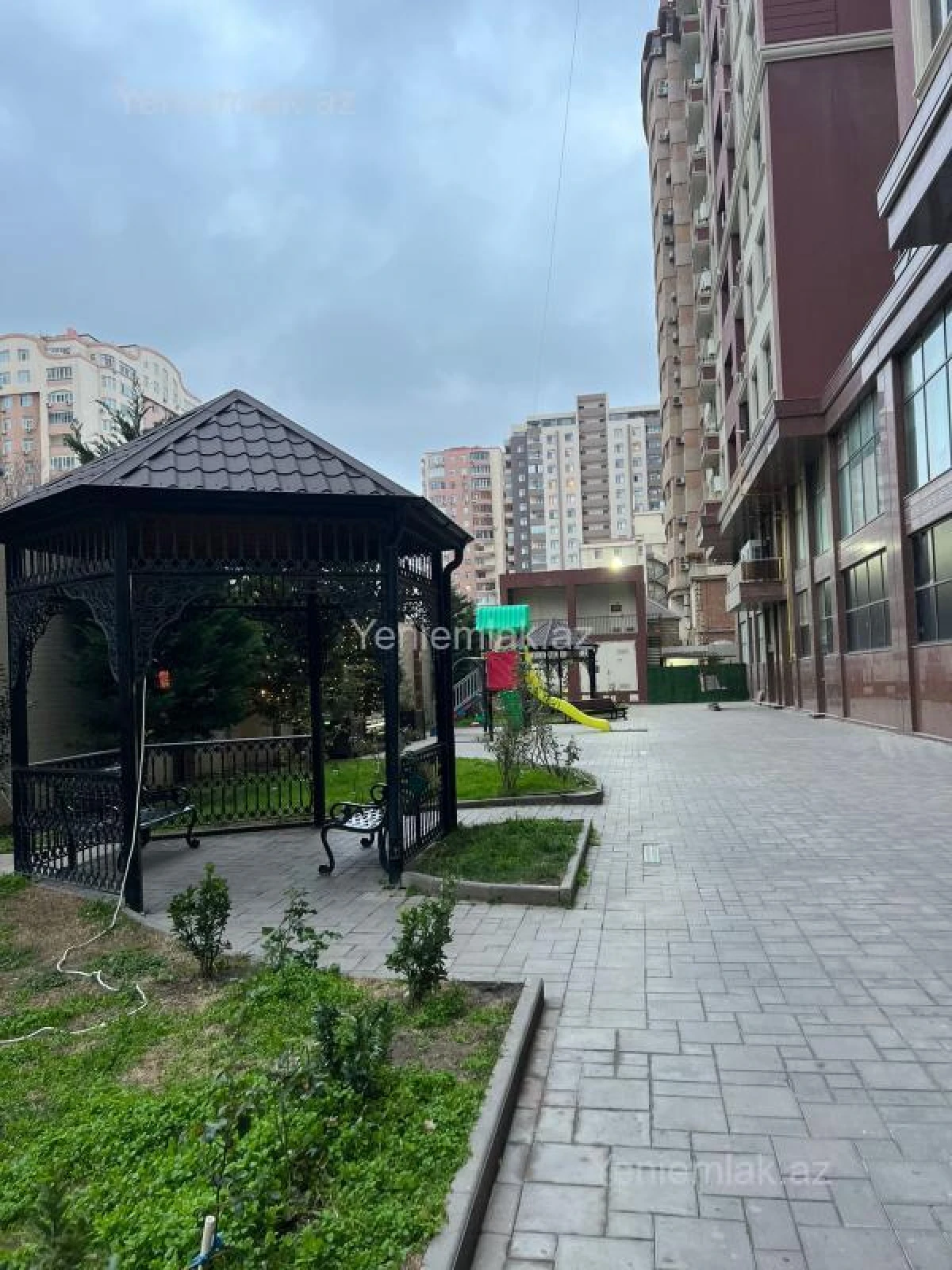 Satılır 3 otaqlı yeni tikili 135 m²