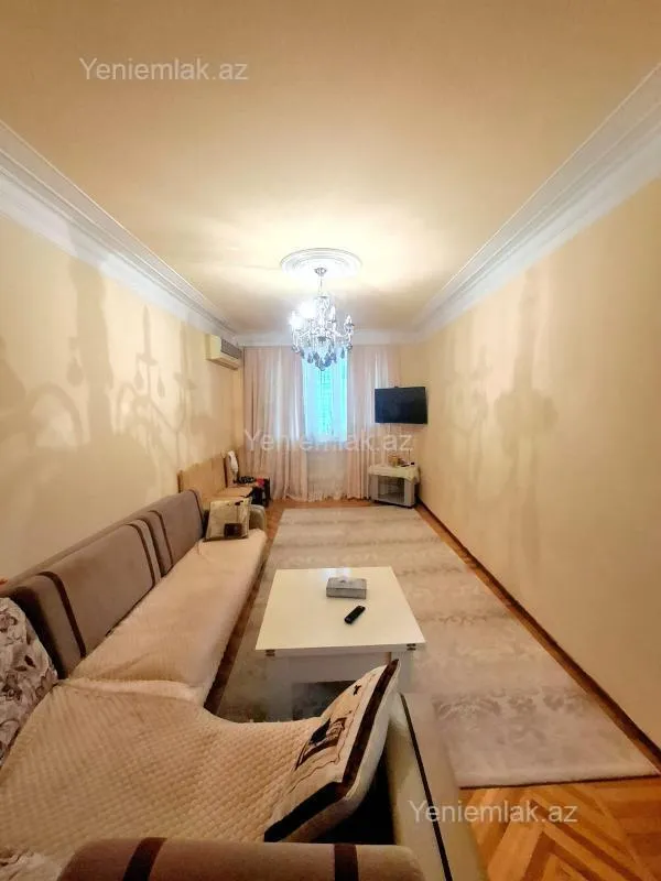 Satılır 3 otaqlı köhnə tikili 80 m²