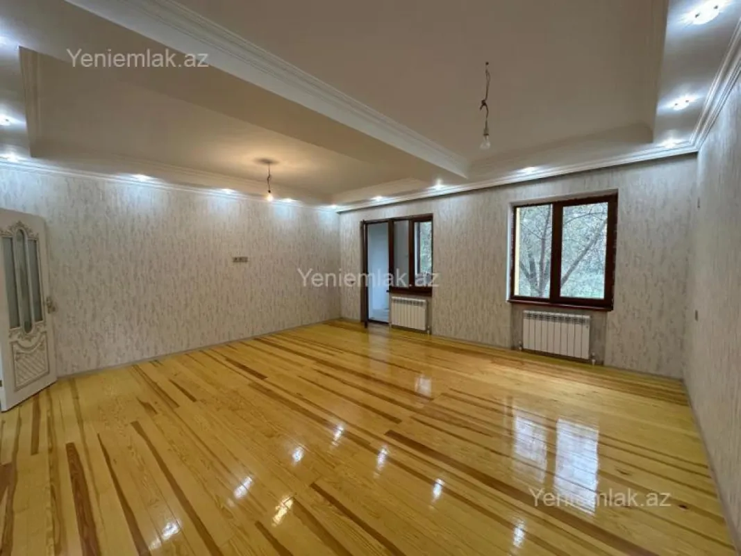 Satılır 4 otaqlı köhnə tikili 102 m²