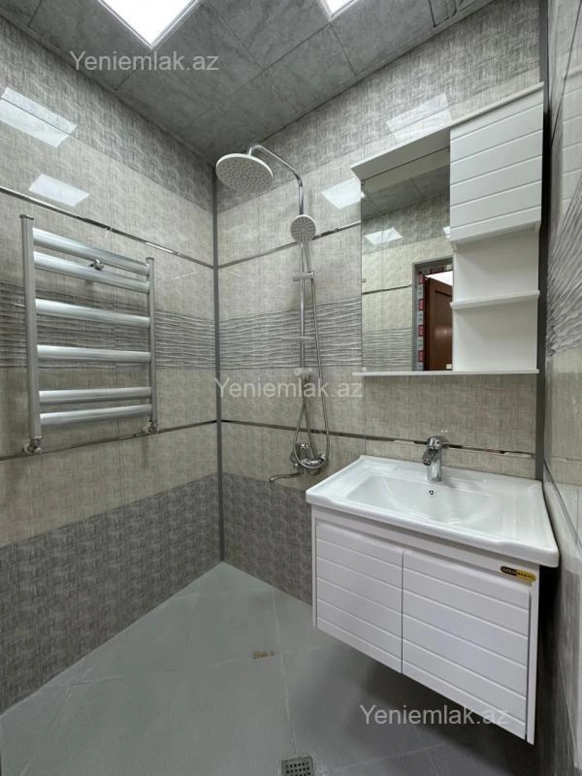 Satılır 4 otaqlı köhnə tikili 102 m²