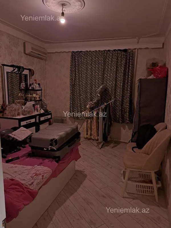 Satılır 4 otaqlı köhnə tikili 70 m²
