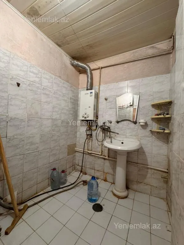 Satılır 2 otaqlı köhnə tikili 65 m²