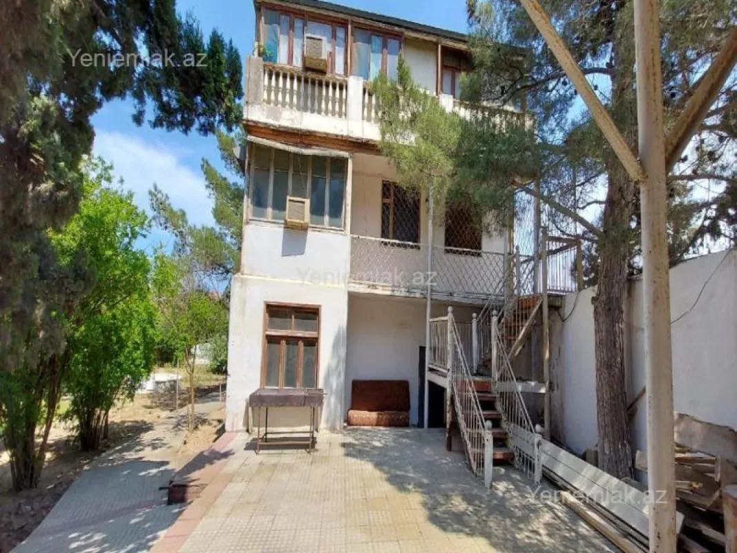 Satılır 6 otaqlı həyət evi 200 m²