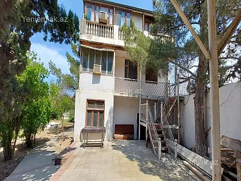 Satılır 6 otaqlı həyət evi 200 m²