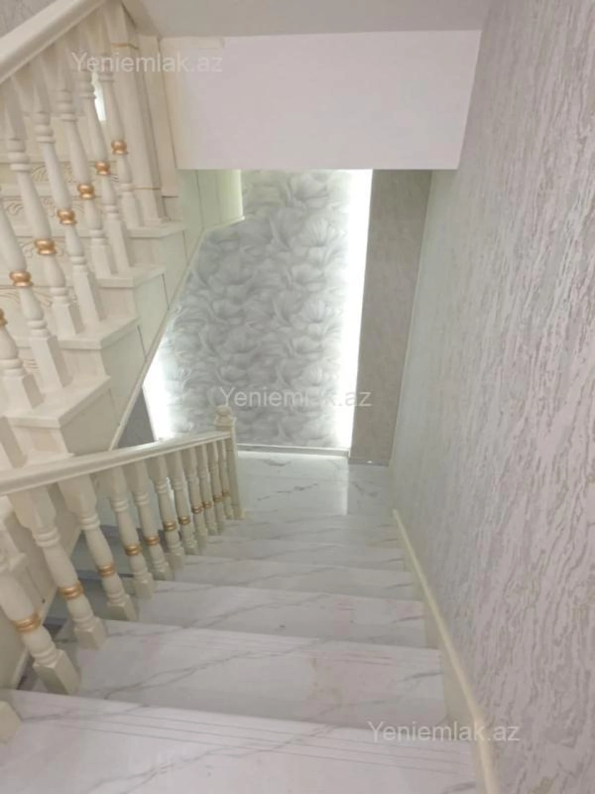 Satılır 6 otaqlı həyət evi 330 m²
