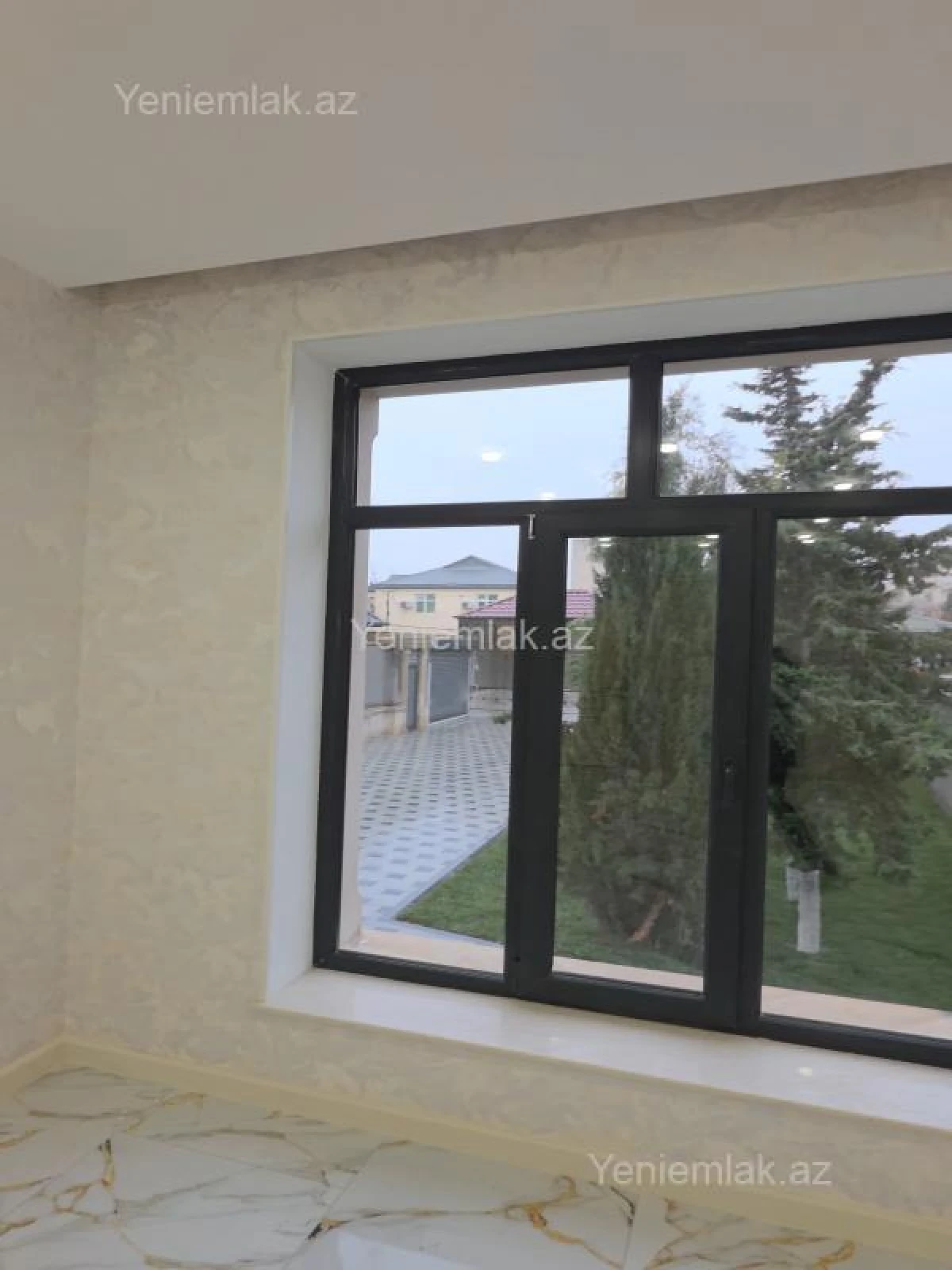 Satılır 6 otaqlı həyət evi 330 m²