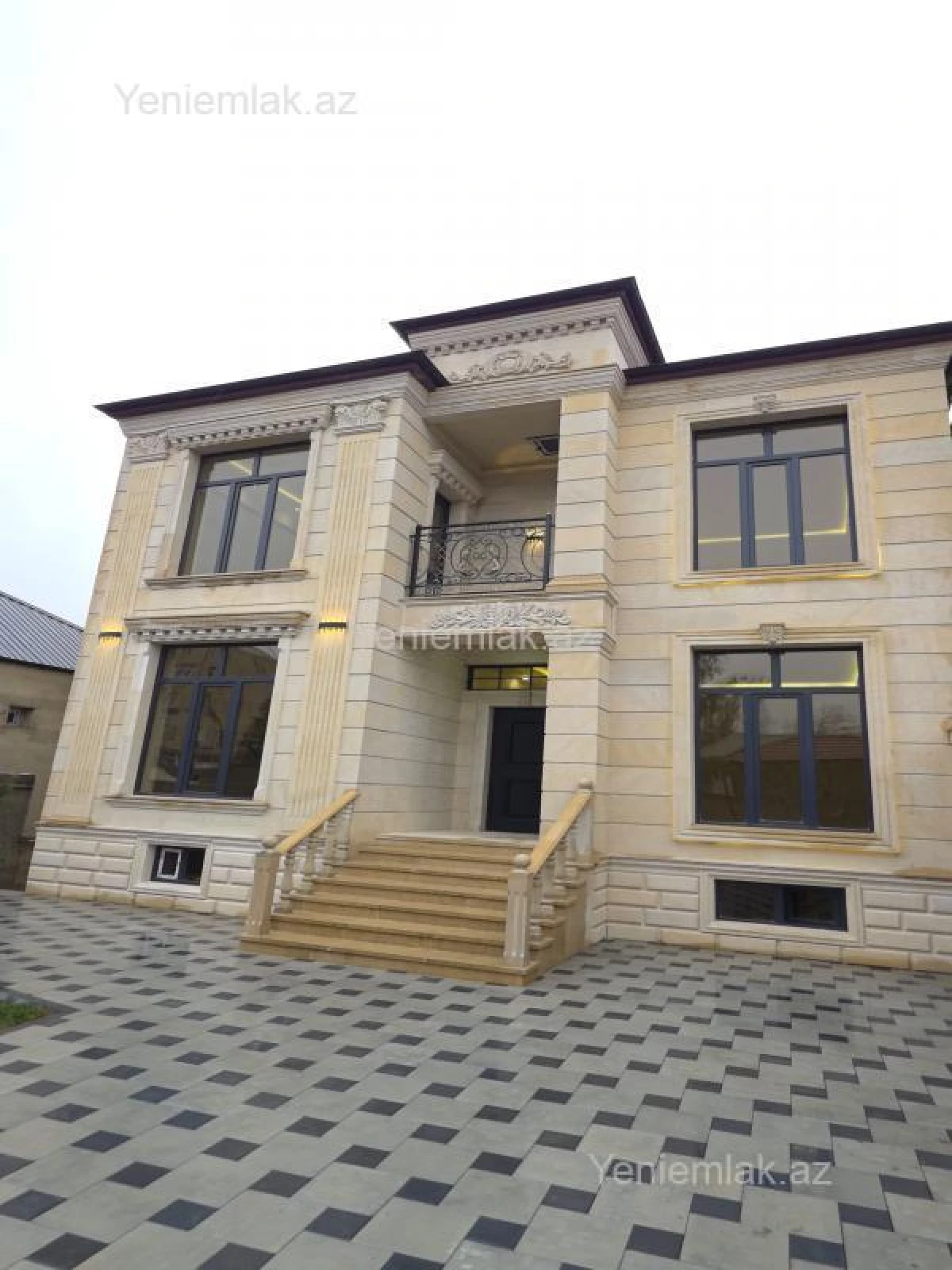 Satılır 6 otaqlı həyət evi 330 m²
