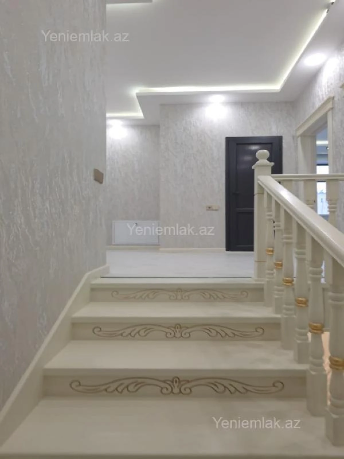 Satılır 6 otaqlı həyət evi 330 m²