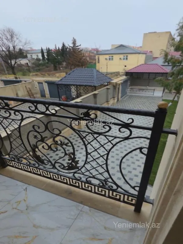 Satılır 6 otaqlı həyət evi 330 m²