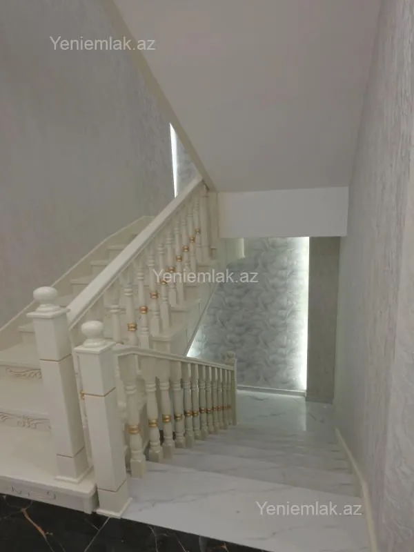 Satılır 6 otaqlı həyət evi 330 m²