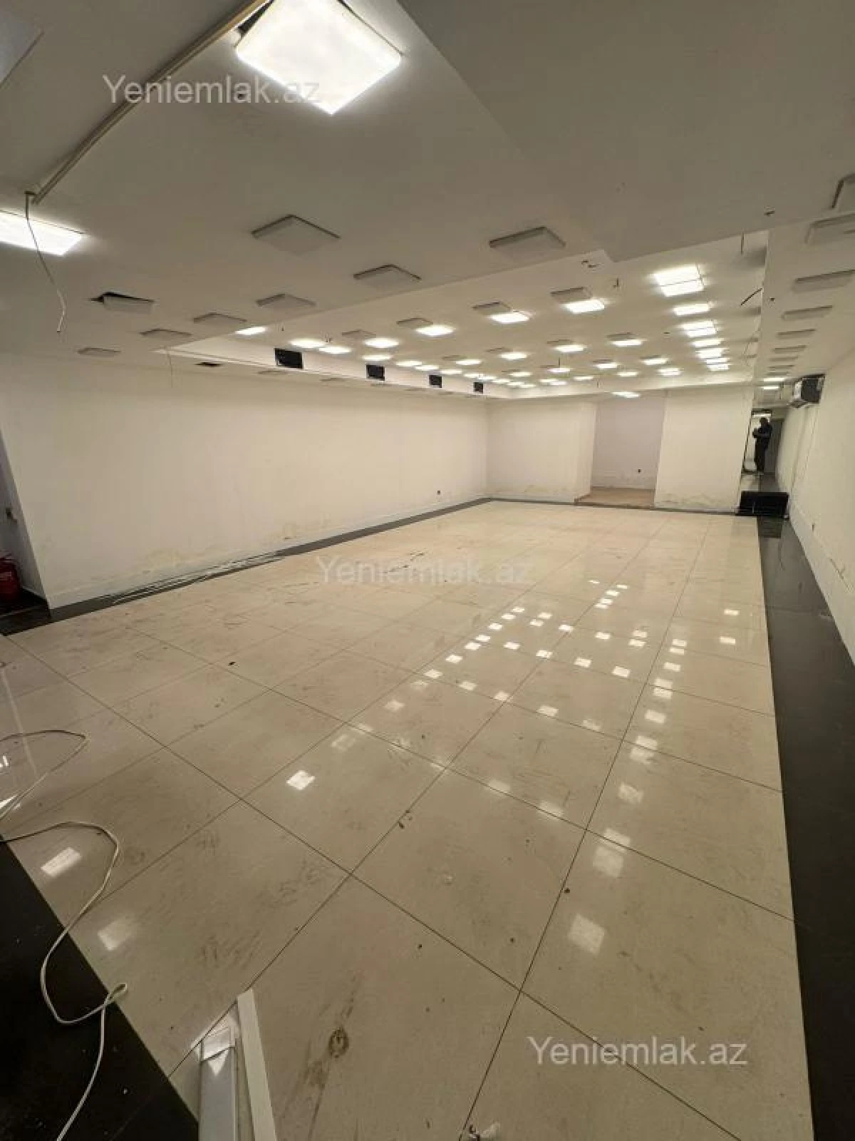 Satılır 10 otaqlı obyekt 620 m²