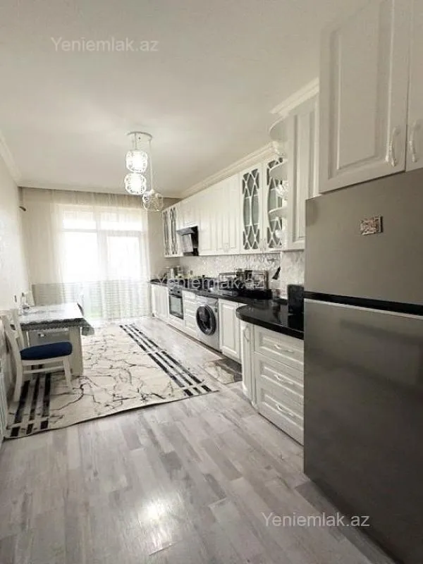 Satılır 3 otaqlı yeni tikili 130 m²