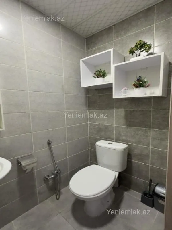 Satılır 3 otaqlı yeni tikili 130 m²