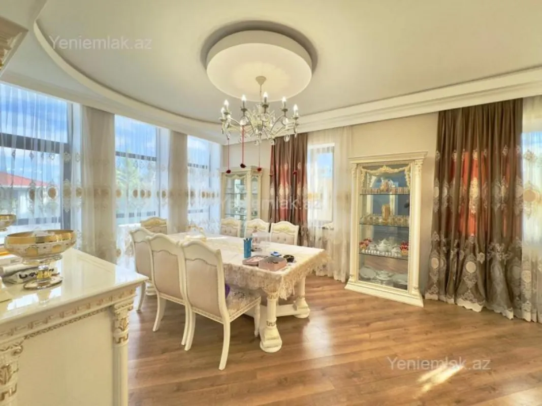 Satılır 6 otaqlı həyət evi 365 m²