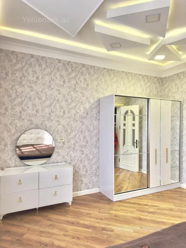 Satılır 6 otaqlı həyət evi 365 m²