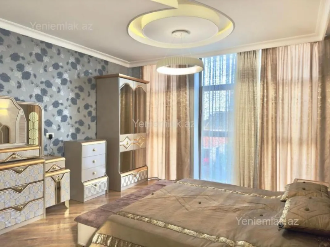 Satılır 6 otaqlı həyət evi 365 m²