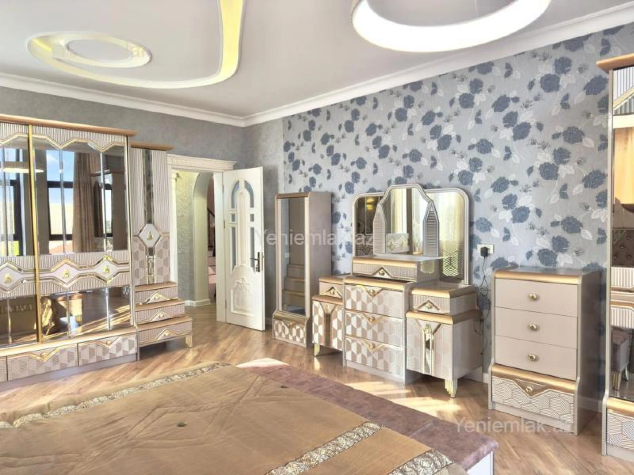 Satılır 6 otaqlı həyət evi 365 m²