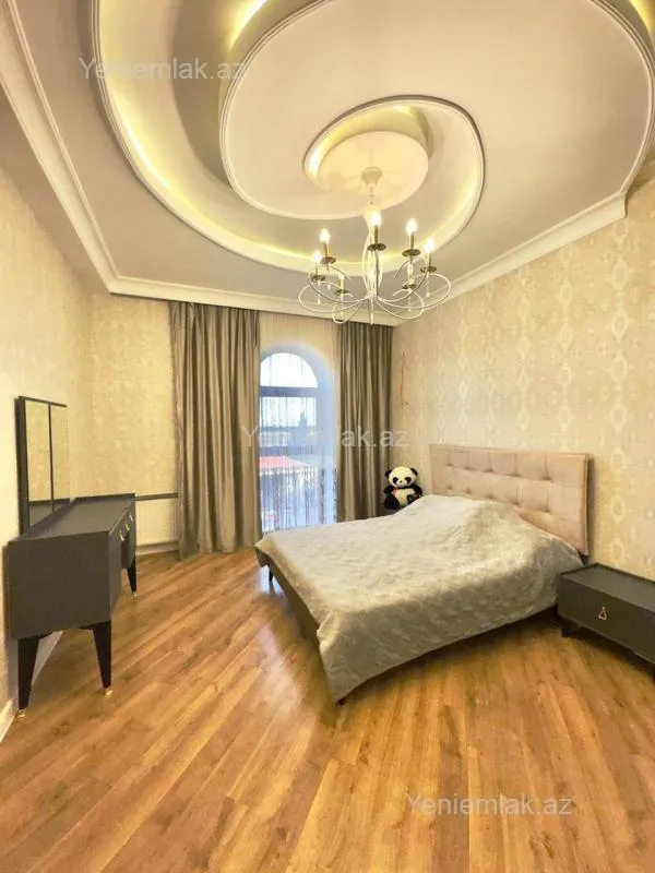 Satılır 6 otaqlı həyət evi 365 m²
