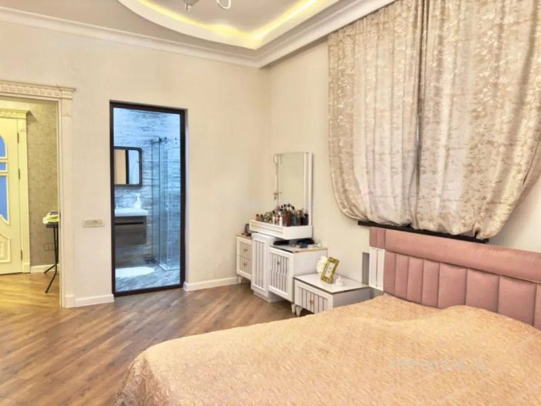 Satılır 6 otaqlı həyət evi 365 m²