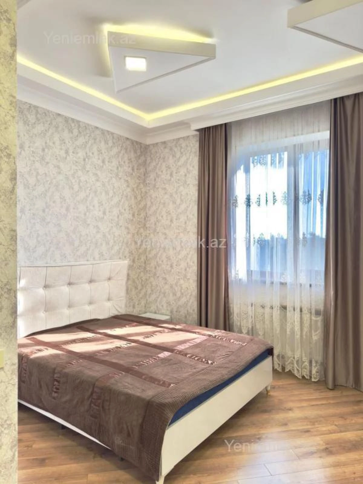 Satılır 6 otaqlı həyət evi 365 m²