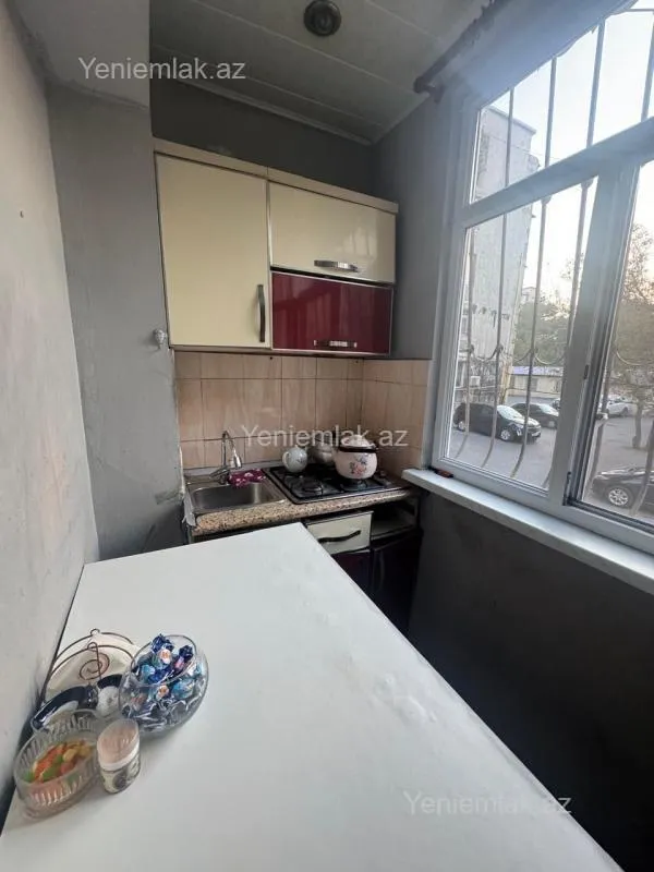Satılır 2 otaqlı köhnə tikili 50 m²