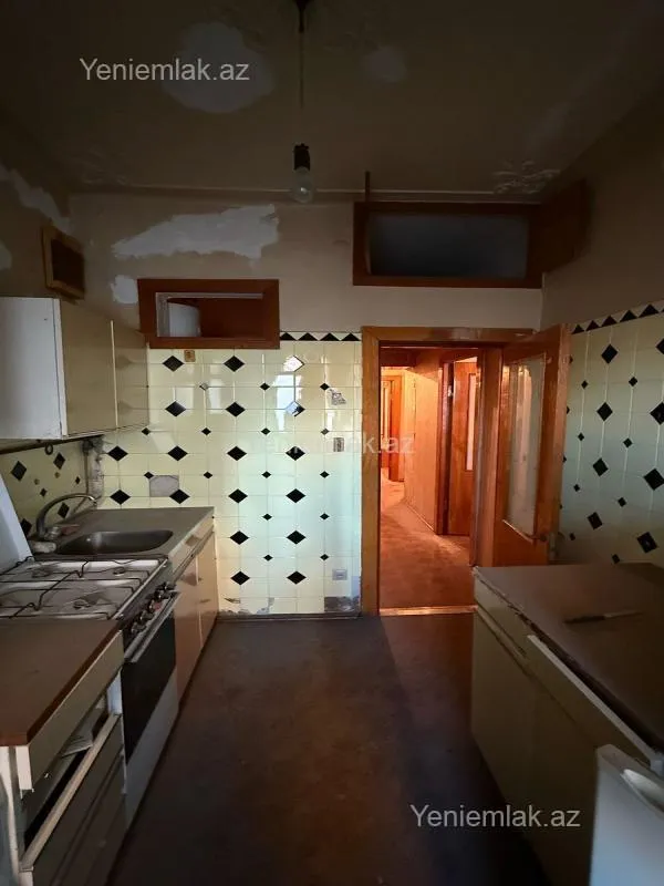 Satılır 3 otaqlı köhnə tikili 76 m²