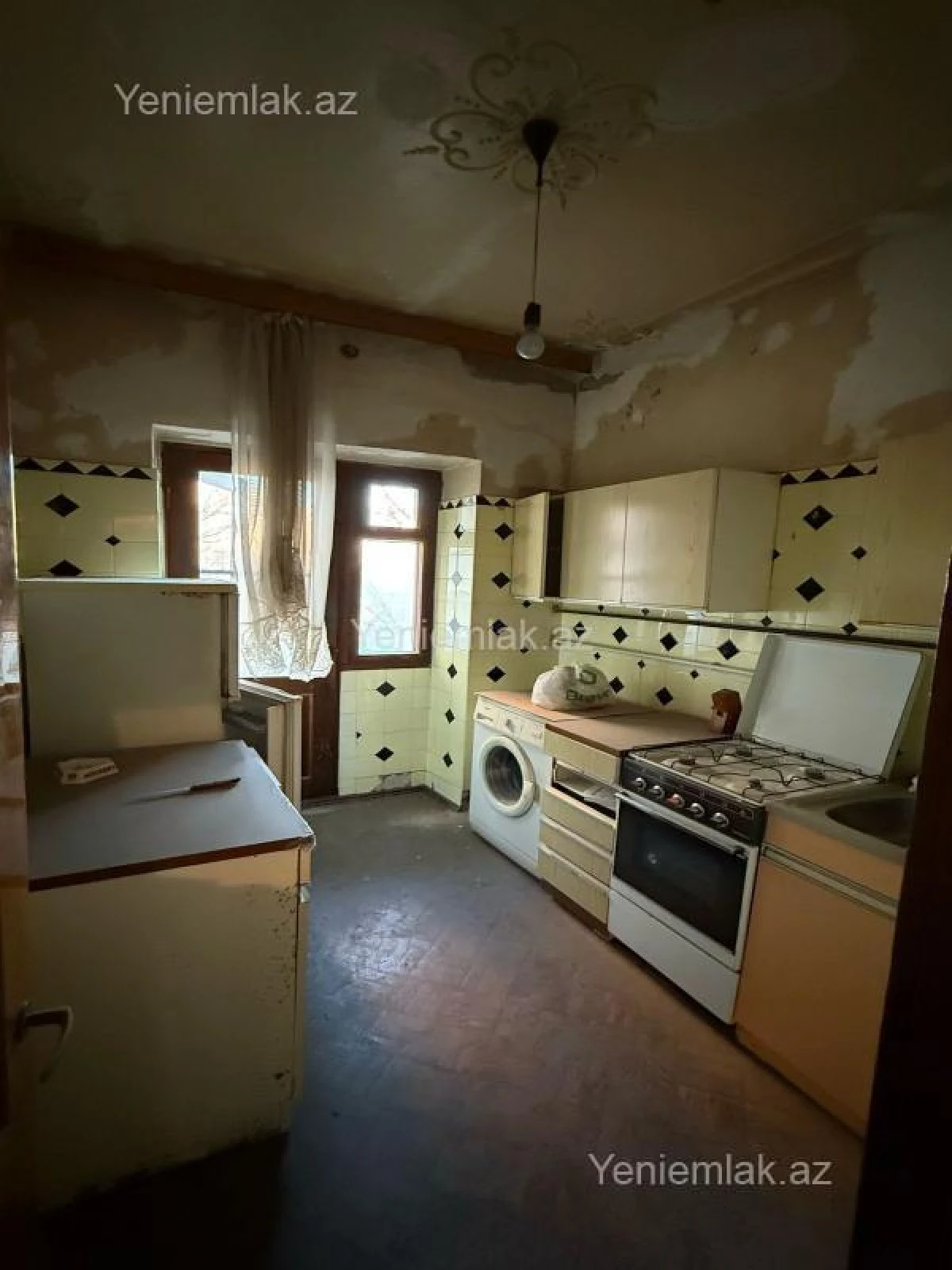 Satılır 3 otaqlı köhnə tikili 76 m²