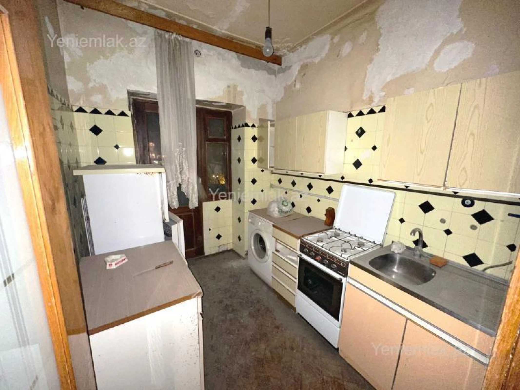 Satılır 3 otaqlı köhnə tikili 76 m²