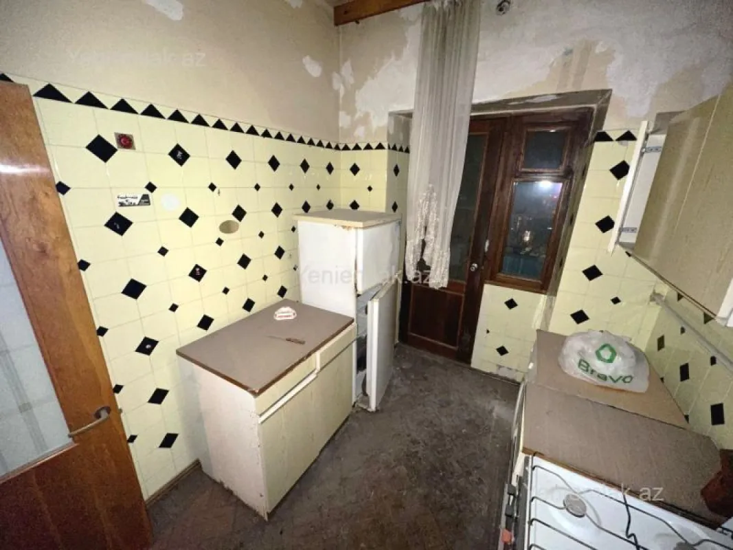 Satılır 3 otaqlı köhnə tikili 76 m²