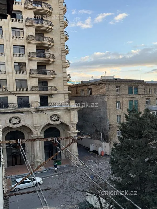 Satılır 3 otaqlı köhnə tikili 76 m²