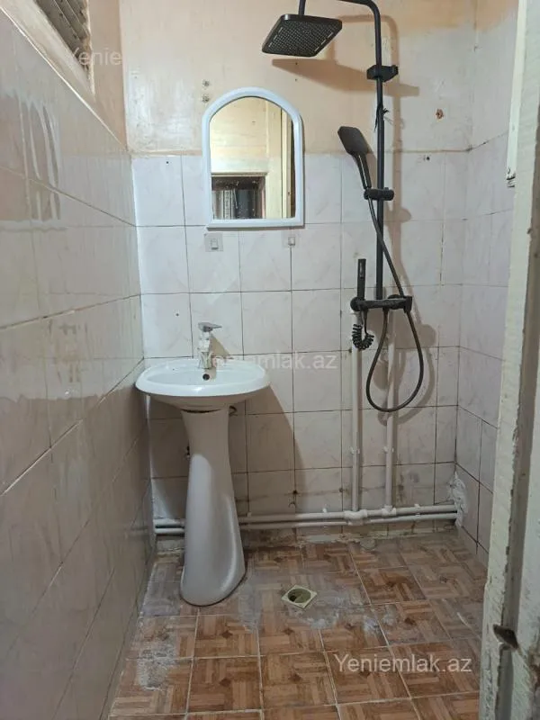 Satılır 2 otaqlı köhnə tikili 48 m²