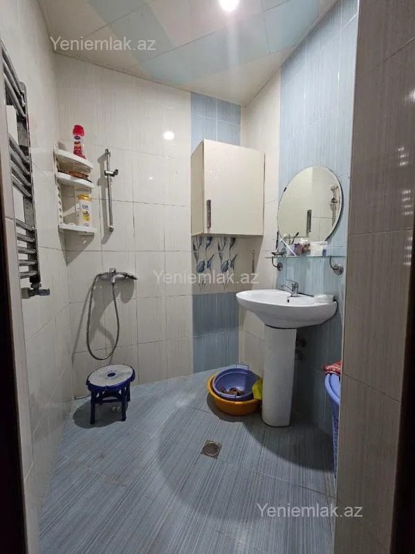 Satılır 5 otaqlı həyət evi 250 m²