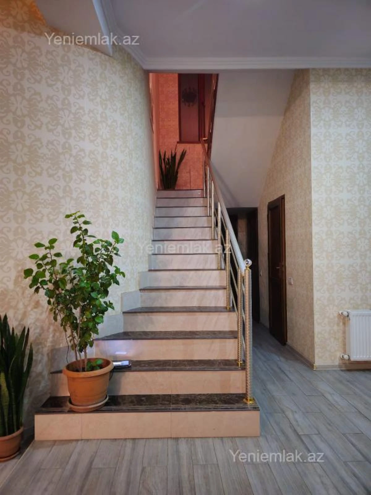 Satılır 5 otaqlı həyət evi 250 m²