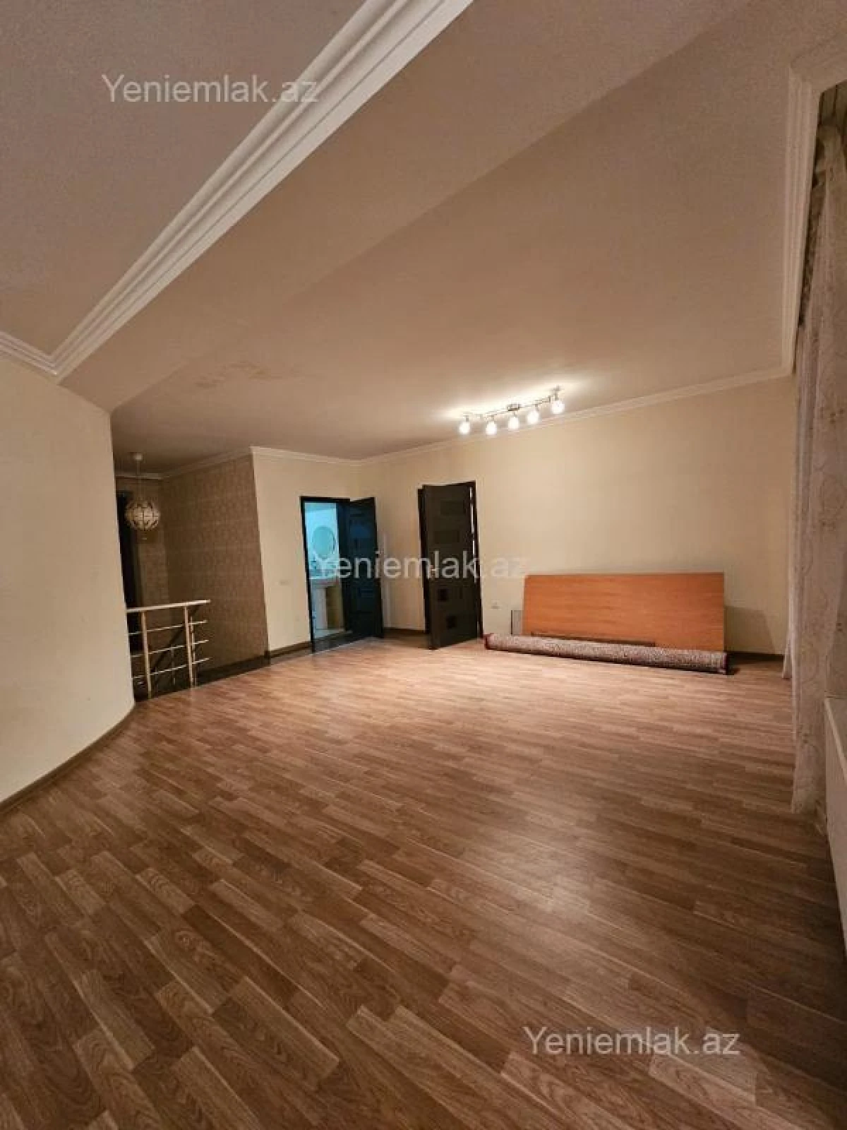 Satılır 5 otaqlı həyət evi 250 m²