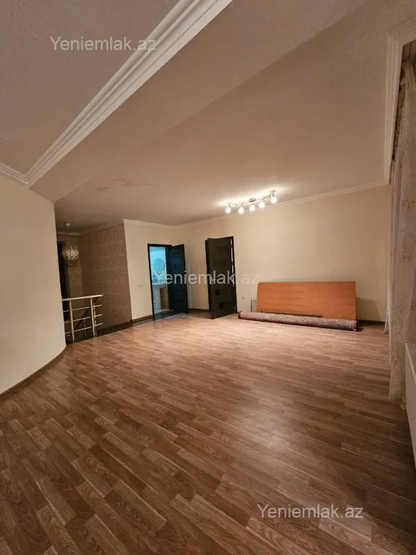 Satılır 5 otaqlı həyət evi 250 m²