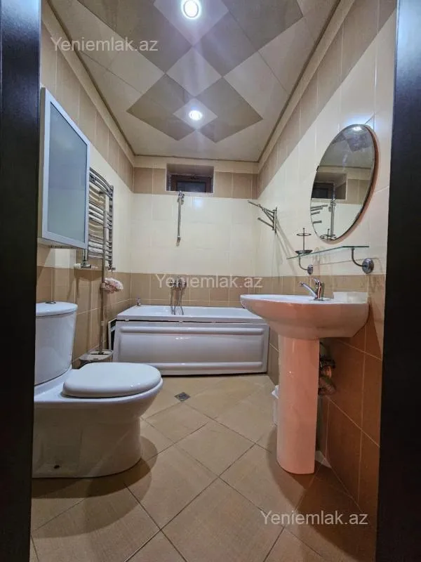 Satılır 5 otaqlı həyət evi 250 m²