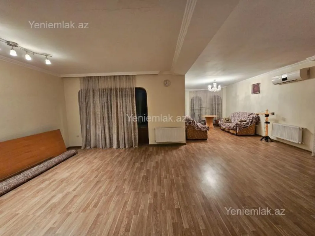 Satılır 5 otaqlı həyət evi 250 m²