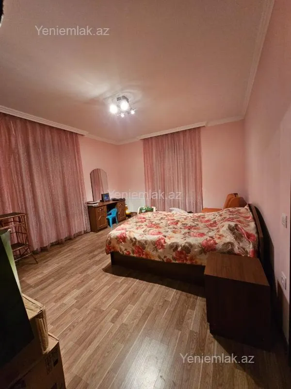 Satılır 5 otaqlı həyət evi 250 m²